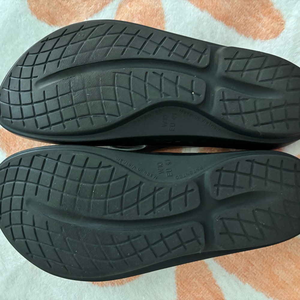 OOFO women’s OOlala latte sandals size 10 - Picture 3 of 5